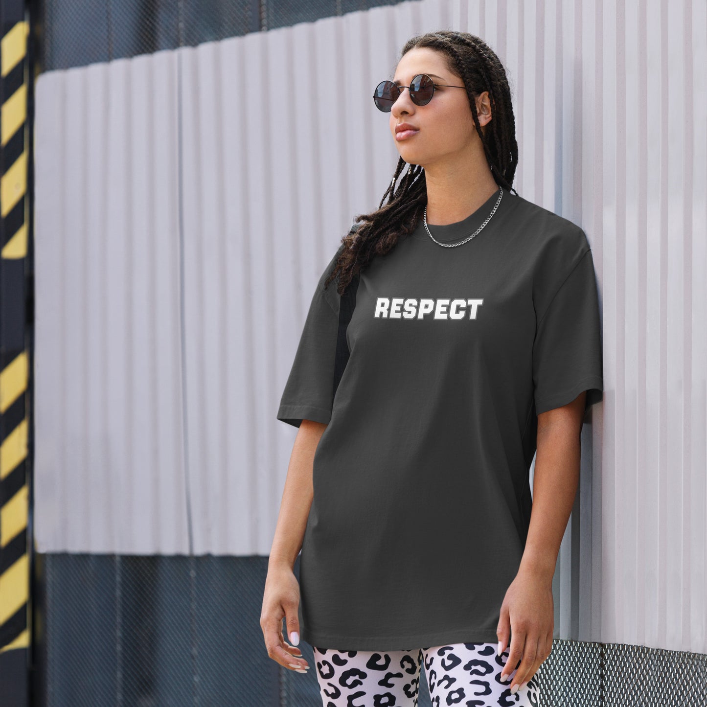 Camiseta Oversize 100% Algodón  'Respect' y Samurái en la Espalda - Efecto Desgastado y Estilo Único - MyDDesign Store