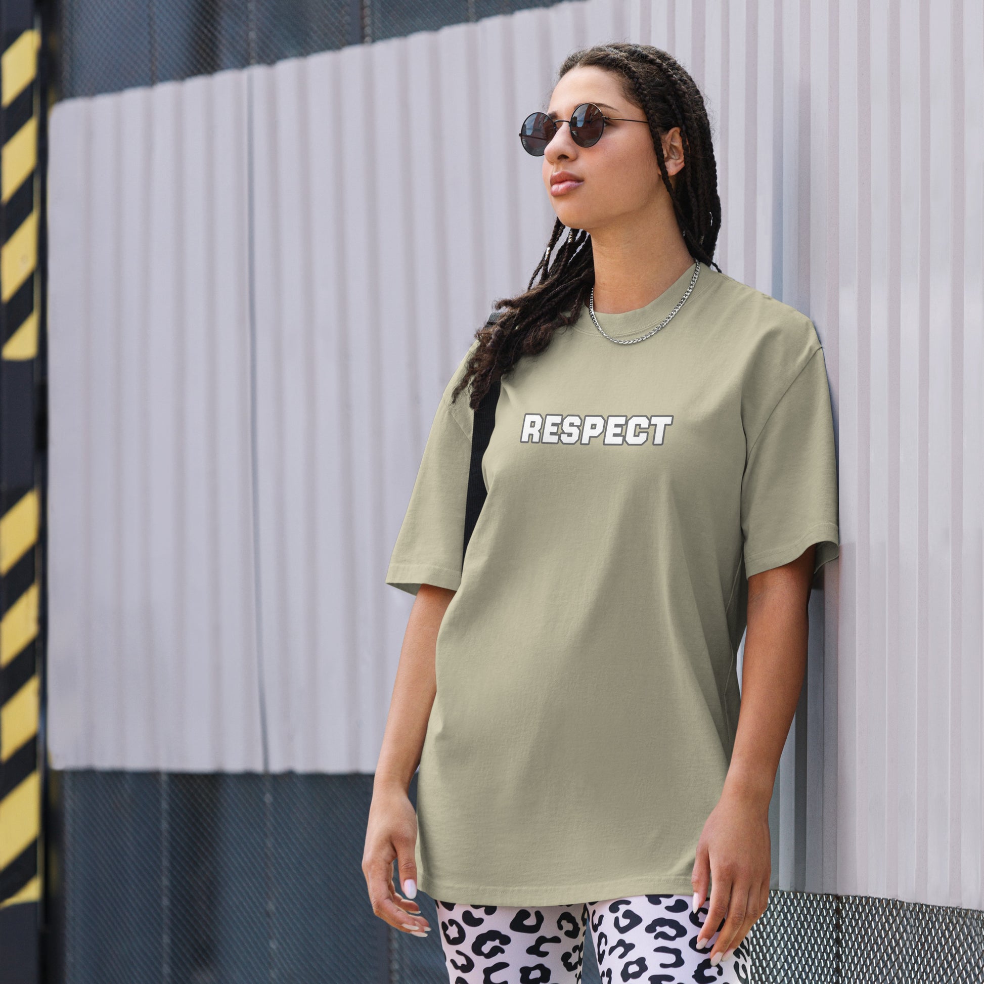 Camiseta Oversize 100% Algodón  'Respect' y Samurái en la Espalda - Efecto Desgastado y Estilo Único - MyDDesign Store